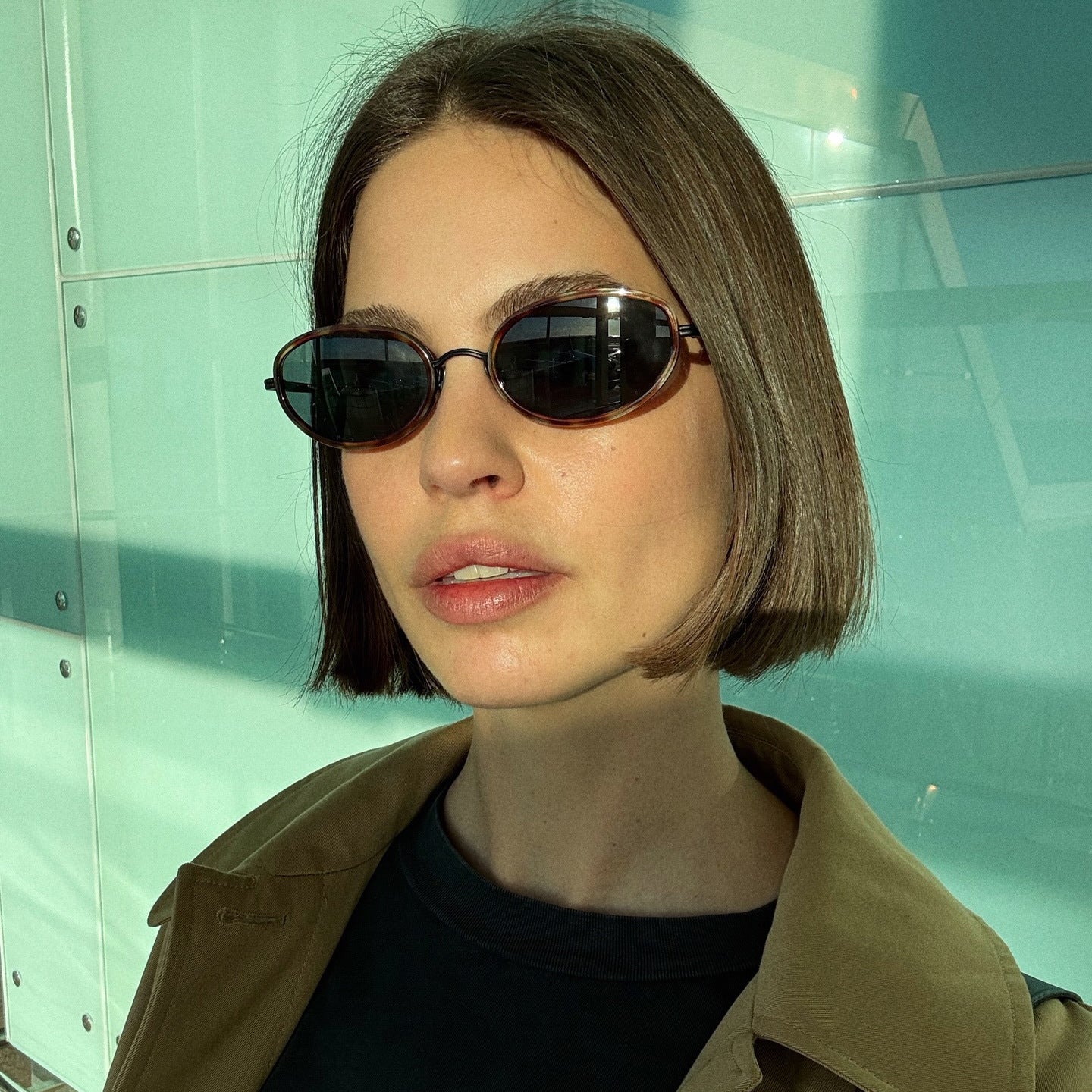 Oval Sunglasses for Men & Women | UV400 Metal Frame | Trendy Design