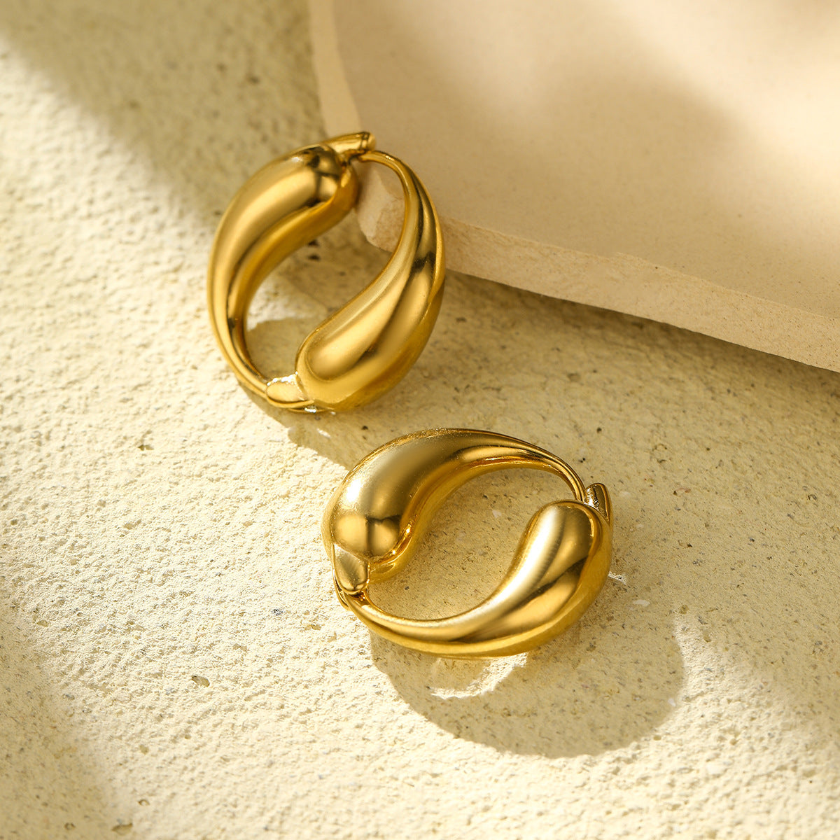 O-Shape Hoop Earrings | 18K Gold & Silver Titanium Steel