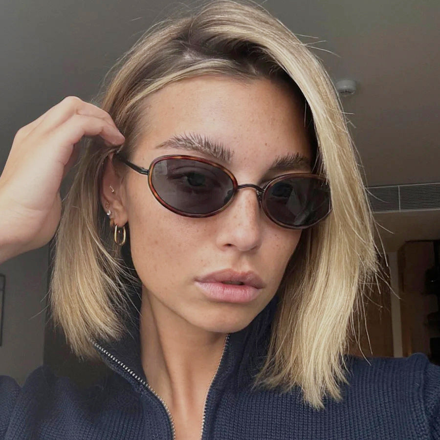 Oval Sunglasses for Men & Women | UV400 Metal Frame | Trendy Design